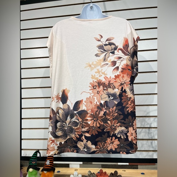 Cream & Tan floral tee size XL - Picture 5 of 8